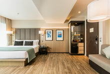 Load image into Gallery viewer, Thai Teaw Thai 77
