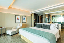 Load image into Gallery viewer, Private Pool Beachfront
